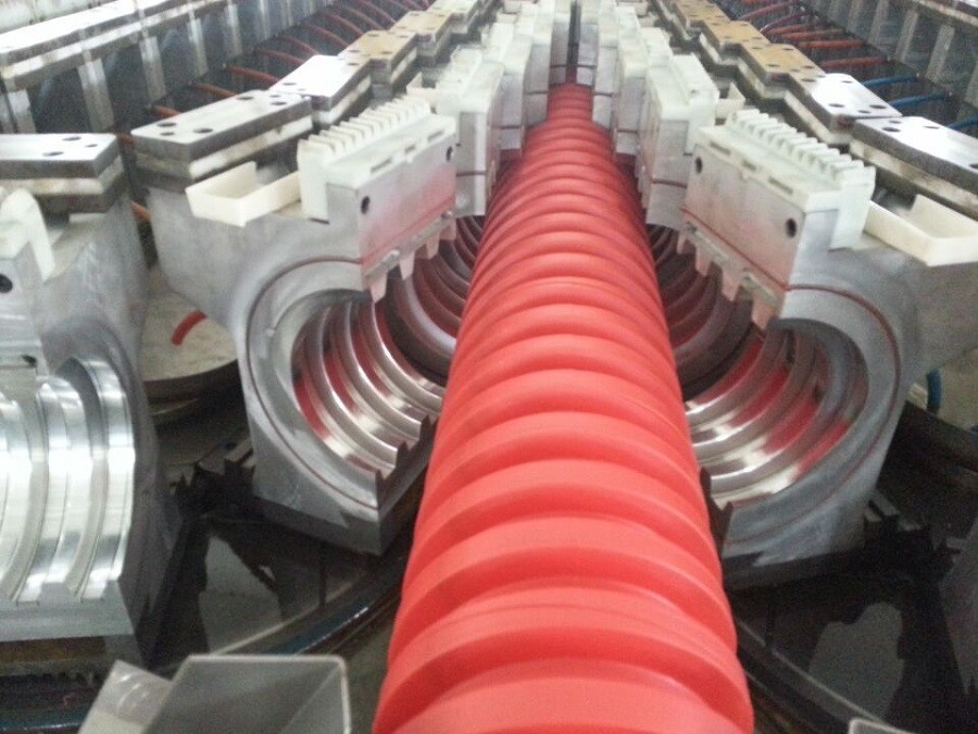 Le mur à haute production de HDPE a ridé la ligne d'extrusion de tuyau/tuyau de spirale faisant la machine