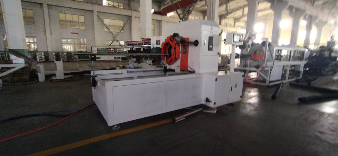 Ligne d'extrusion de tuyaux ondulés à double paroi automatique avec système de contrôle PLC avancé et 28/36 paires de moules pour une gamme de diamètres de tuyaux de 50 mm à 200 mm