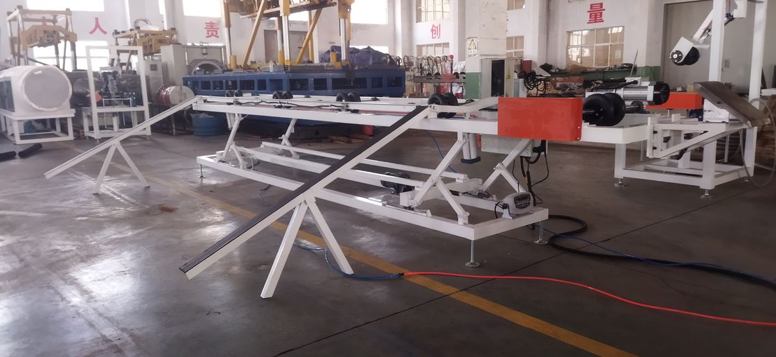 63 mm de diamètre de tuyau min Double paroi de tuyau ondulé ligne d'extrusion avec HV>940 dureté du baril et système de contrôle PLC