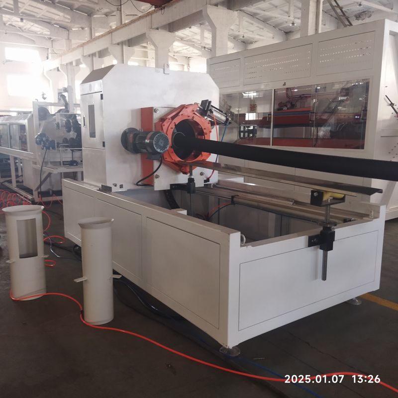 Ligne d'extrusion de tuyaux ondulés à double paroi informatisée avec automate Siemens et capacité de 250-1000 kg/h pour tuyaux durables