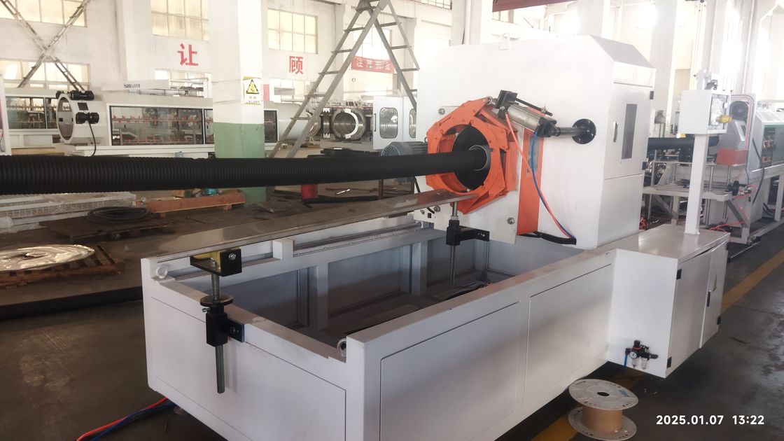 Ligne d'extrusion de tuyaux ondulés à double paroi informatisée avec automate Siemens et capacité de 250-1000 kg/h pour tuyaux durables