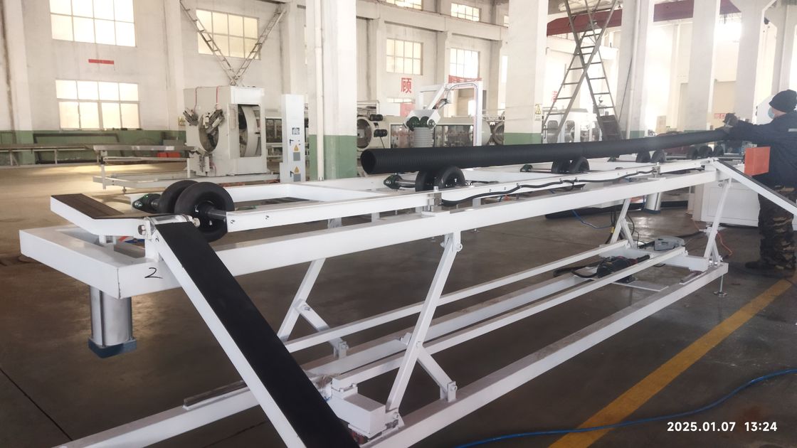Ligne d'extrusion de tuyaux ondulés à double paroi informatisée avec automate Siemens et capacité de 250-1000 kg/h pour tuyaux durables