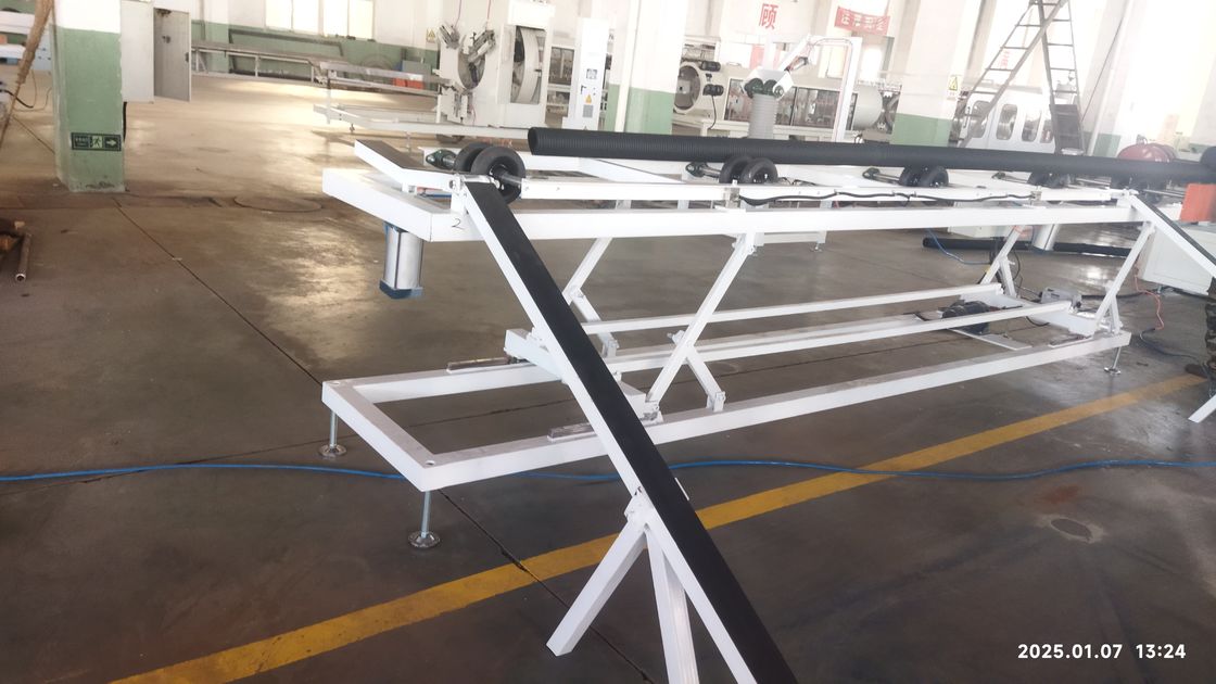 Ligne d'extrusion de tuyaux ondulés à double paroi durable avec système d'interconnexion complet et conception à vis unique pour une capacité de 250-1000 kg/h