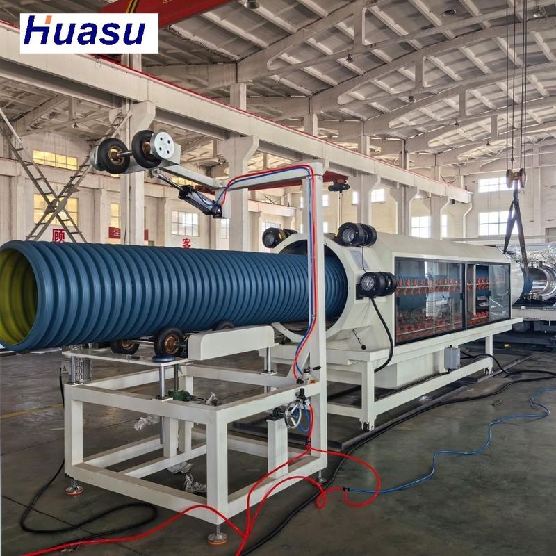 Ligne d'extrusion de tuyaux DWC avec une capacité de 60-2000 kg/h, système Siemens PLC et cloche en ligne pour la production de tuyaux ondulés à double paroi