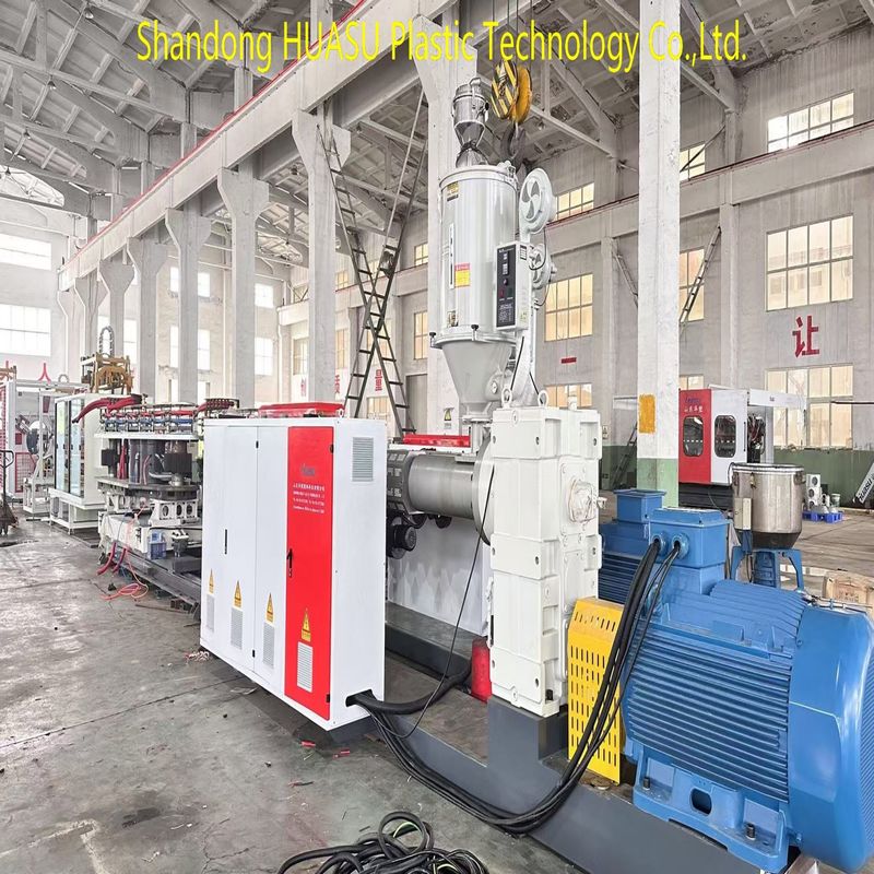 Ligne d'extrusion automatique de tuyaux en plastique avec Siemens ABB refroidissement principal par air électrique et par eau pour une sortie personnalisable