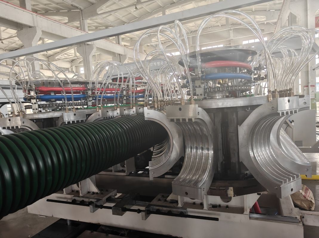 Ligne d'extrusion de tuyaux en PVC en PE PP en plastique avec extrudeuse à double vis conique et contrôle de la température de l'eau recyclée