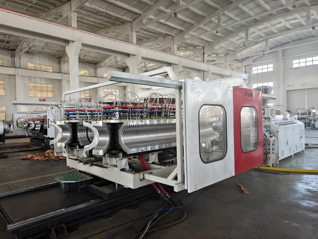 Ligne d'extrusion de tuyaux en PVC en PE PP en plastique avec extrudeuse à double vis conique et contrôle de la température de l'eau recyclée