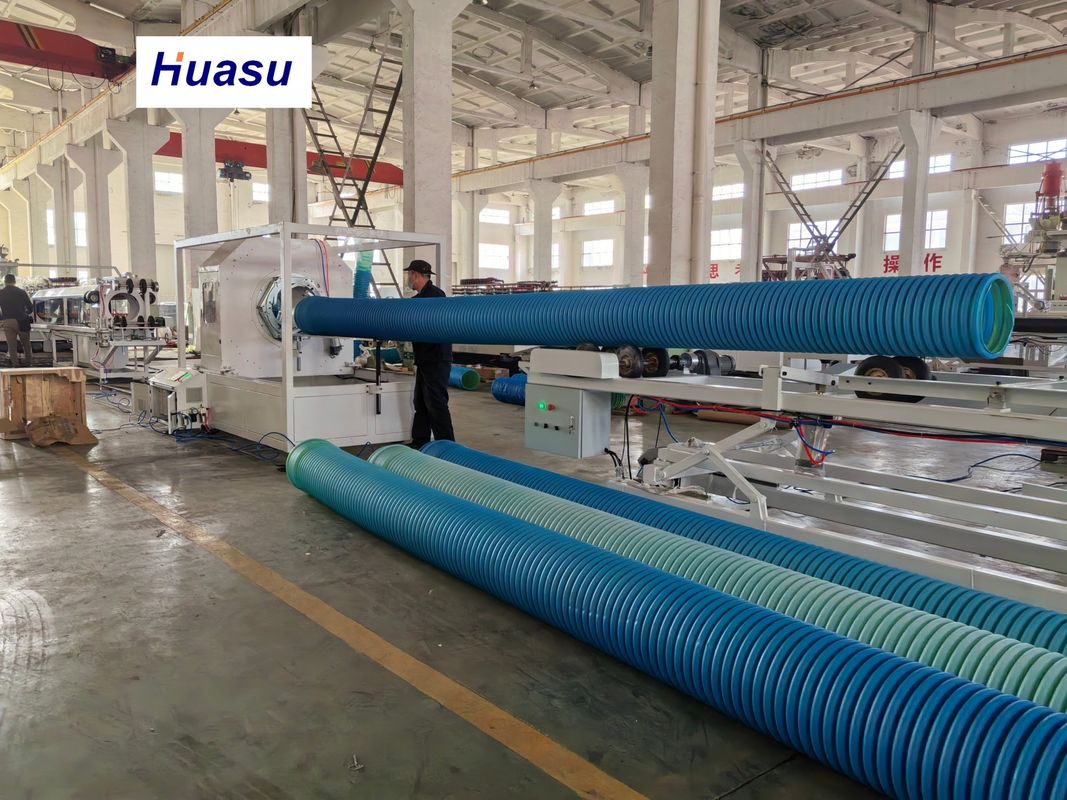 Ligne d'extrusion de tuyau annelé à double couche et co-extrudé en spirale de diamètre 32-1600mm avec système PLC Siemens