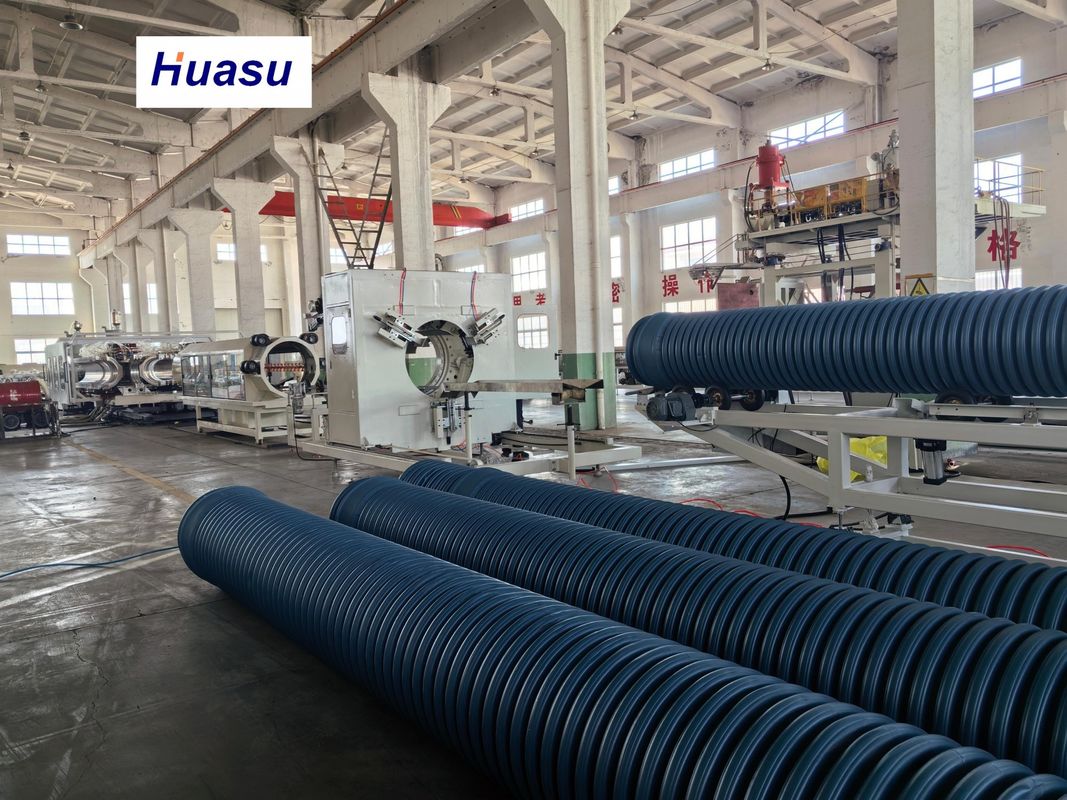 Équipement de production de tubes ondulés HDPE/PVC à haute vitesse de 1,5 à 5 m/min, avec un diamètre de tuyau de 32 à 1600 mm et une coextrusion spirale à double couche