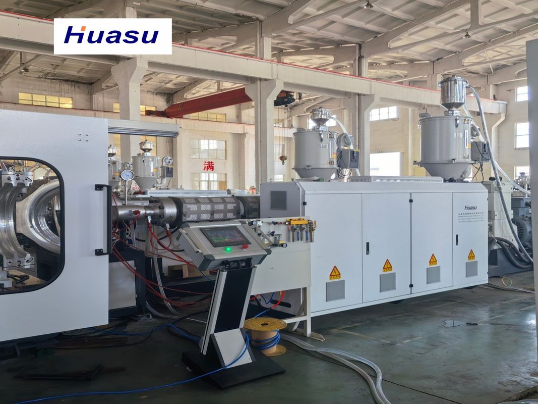 Ligne d'extrusion de tuyaux ondulés à double paroi avec un diamètre de tuyau de 32 à 1600 mm, une capacité de 60 à 2000 kg/h et un système de contrôle PLC Siemens