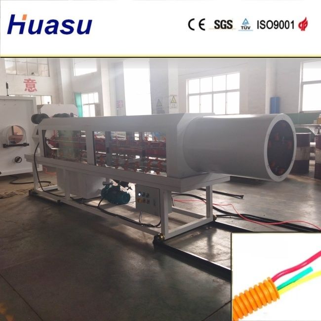 Ligne d'extrusion de tuyaux ondulés à double paroi avec une plage de diamètre de coupe de 32 à 1600 mm et un processus de refroidissement à l'eau doté de la technologie Siemens PLC