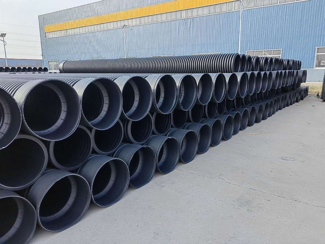 Ligne d'extrusion de tuyau ondulé à double paroi refroidi à l'eau avec haute vitesse et vis en matériau 38CrMoALA