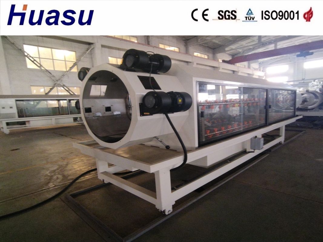Extrudeuse conique à double vis DWC, ligne d'extrusion de tuyaux dotée d'une haute automatisation et d'un bloc de moule en marche