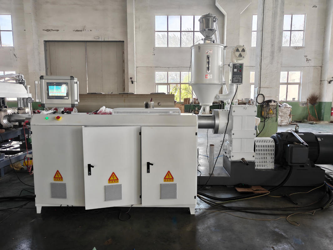 Ligne d'extrusion de tuyau ondulé simple paroi avec tension 220-440V, vitesse de sortie max. 15 m/min et spécification 75-250mm