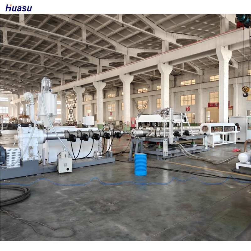 Ligne d'extrusion de tuyaux ondulés simple paroi automatique avec matériau de canon 38CrMoAlA pour tuyaux de 75-250mm à une vitesse de sortie de 15m/min