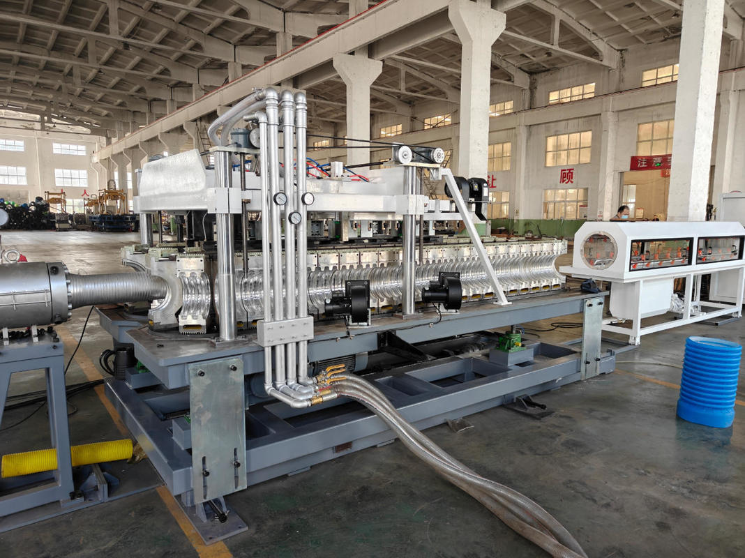 Ligne d'extrusion de tuyaux ondulés simple paroi automatique avec onduleur Siemens et relais Omron pour tuyaux de 75 à 250 mm