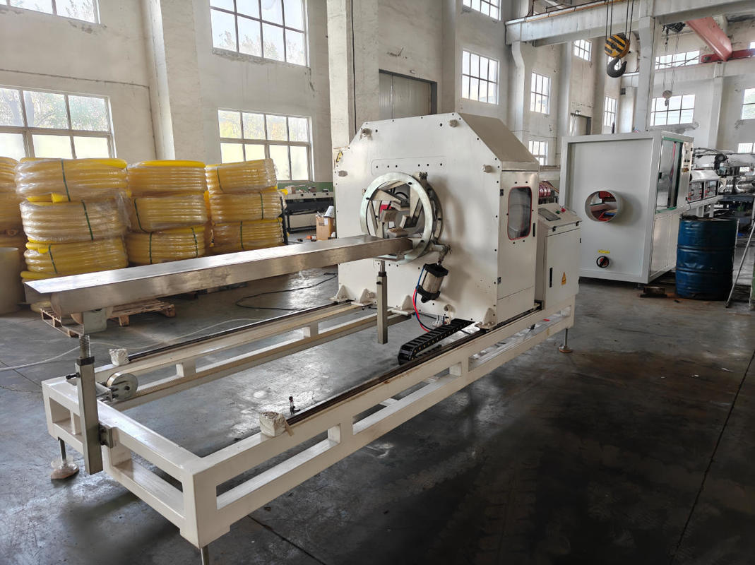 Ligne d'extrusion de tuyaux ondulés simple paroi avec matériau de canon 38CrMoAlA, vitesse de sortie maximale de 15 m/min et spécification de 75-250 mm