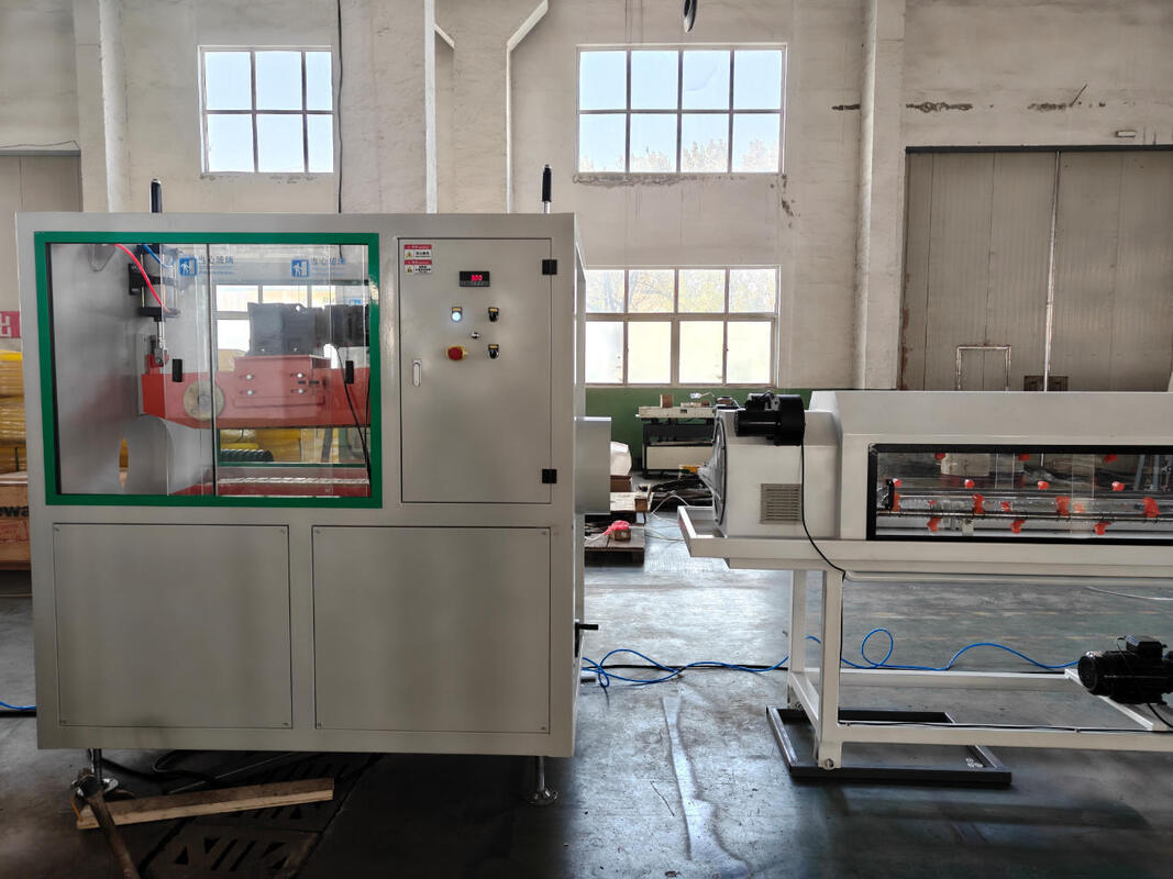 Ligne d'extrusion de tubes ondulés à double paroi avec matériel d'engrenage 20CrMnTi et vis à baril HV>740 pour ondulation verticale ou horizontale