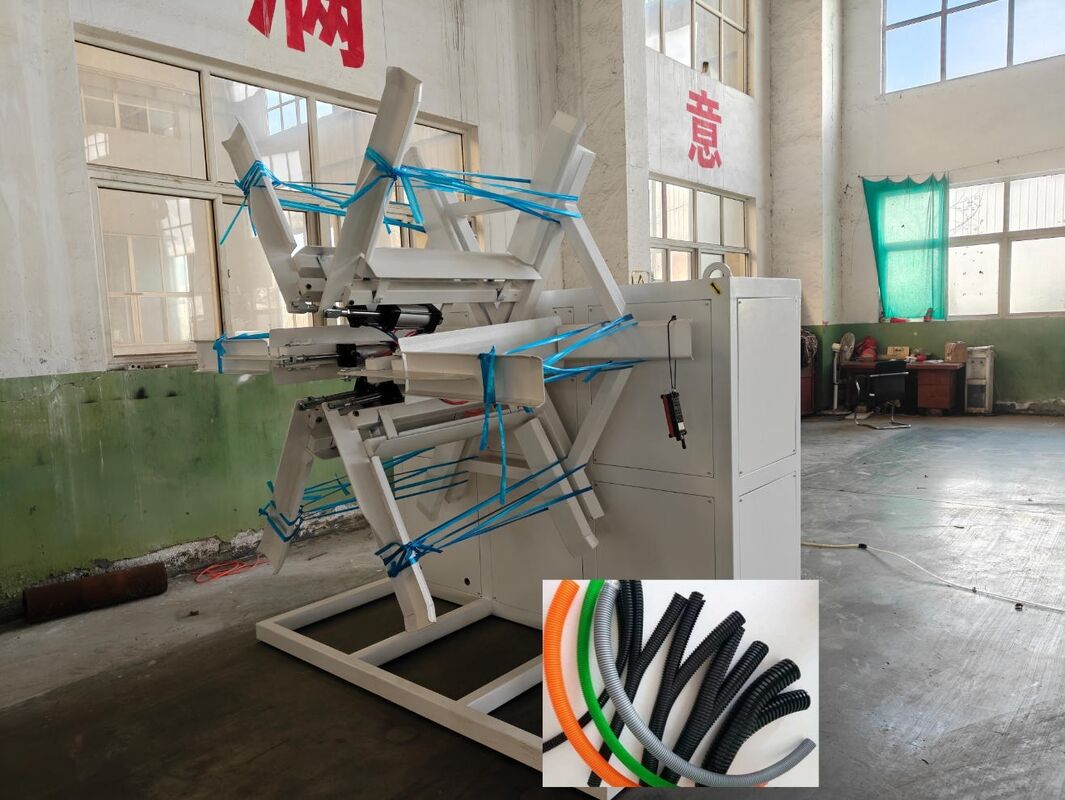 Ligne d'extrusion de tuyaux ondulés à double paroi avec rapport de vis de 33:1, 48 moules et refroidissement à l'eau pour la production de tuyaux durables