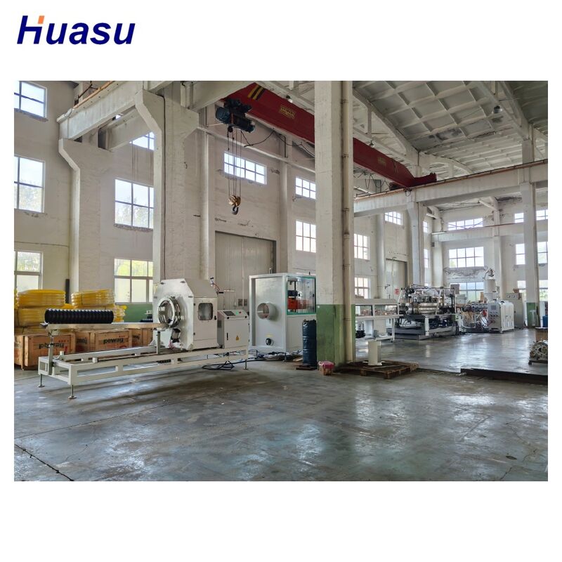 Ligne d'extrusion de tuyaux ondulés en PEHD avec écran tactile de commande PLC haute productivité automatique informatisée pour la production à grande échelle