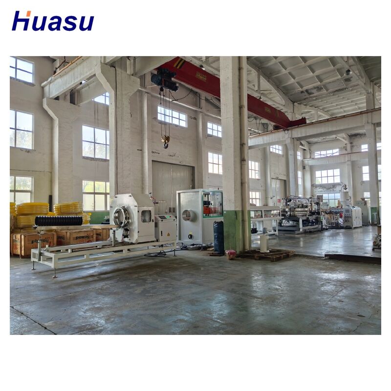 Ligne d'extrusion de tuyaux en PEHD automatisée et hautement productive avec contrôle Siemens PLC pour la production de tuyaux ondulés