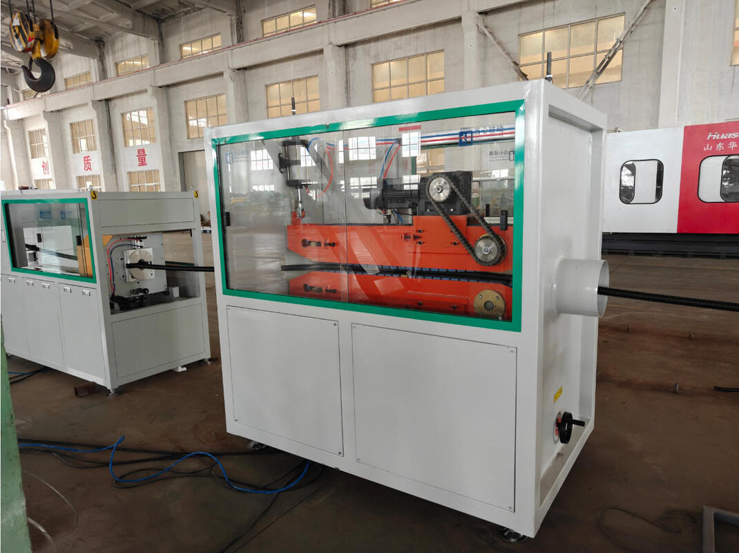 Ligne d'extrusion de tuyaux ondulés simple paroi avec profondeur de nitruration du fourreau de 0,4 à 0,7 mm, puissance totale de 25 à 50, et contrôle par automate programmable (PLC) pour la production de tuyaux