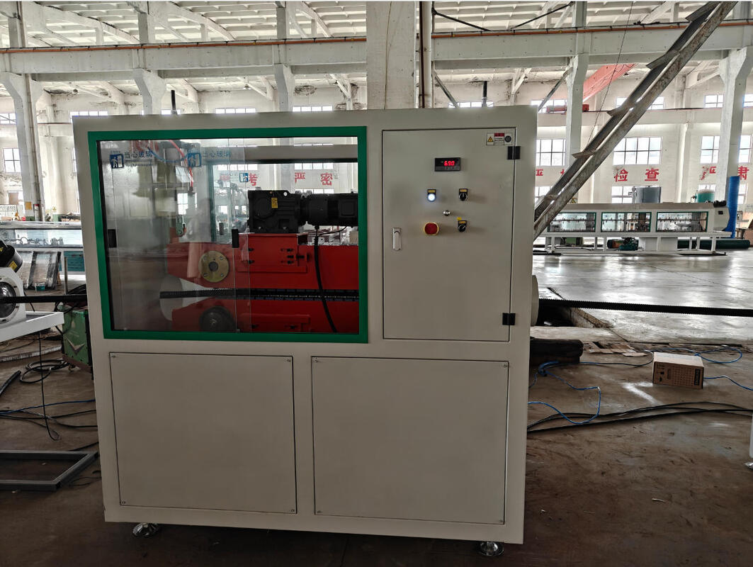 Ligne d'extrusion de tuyaux ondulés simple paroi avec contrôle PLC offrant un fonctionnement semi-automatique à entièrement automatique et des composants électriques Schneider/Siemens