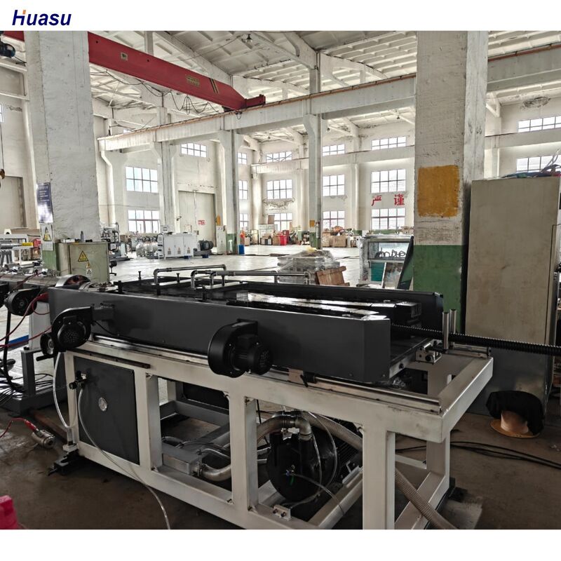 Ligne d'extrusion de tuyaux ondulés simple paroi avec contrôle PLC offrant un fonctionnement semi-automatique à entièrement automatique et des composants électriques Schneider/Siemens