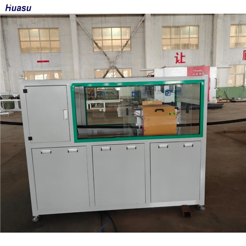 Ligne d'extrusion de tuyaux ondulés simple paroi contrôlée par automate programmable (PLC) avec conception monovis et manchon d'eau en acier