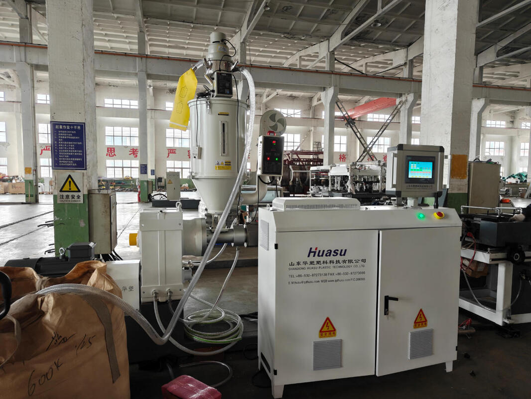 Ligne d'extrusion de tuyaux ondulés à paroi unique avec 110 mm de taille maximale du tuyau, système de refroidissement à l'eau et moteur Siemens pour la production à grande vitesse