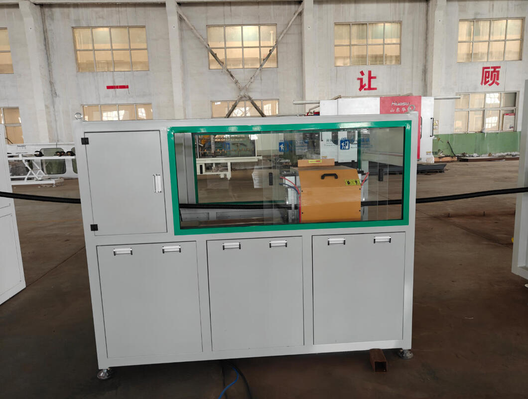 Ligne d'extrusion de tuyaux ondulés simple paroi avec moteur Siemens entièrement automatique et taille de tuyau maximale de 110 mm