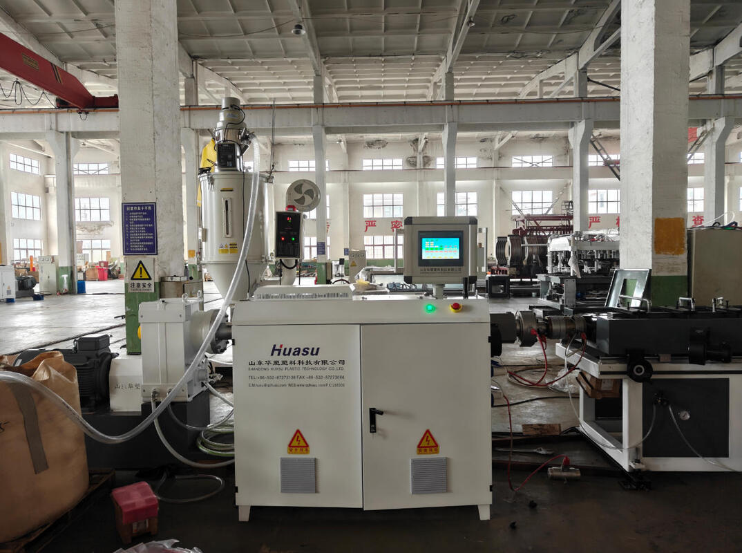 Ligne d'extrusion de tuyaux ondulés simple paroi entièrement automatique avec une taille de tuyau maximale de 110 mm pour une production stable et à grande vitesse