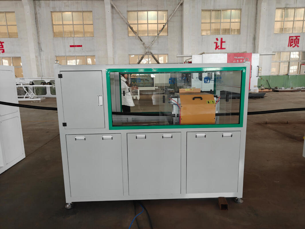 Ligne d'extrusion de tubes ondulés à paroi unique entièrement automatique avec une sortie de 40 à 80 kg/h et une taille maximale de tuyau de 110 mm