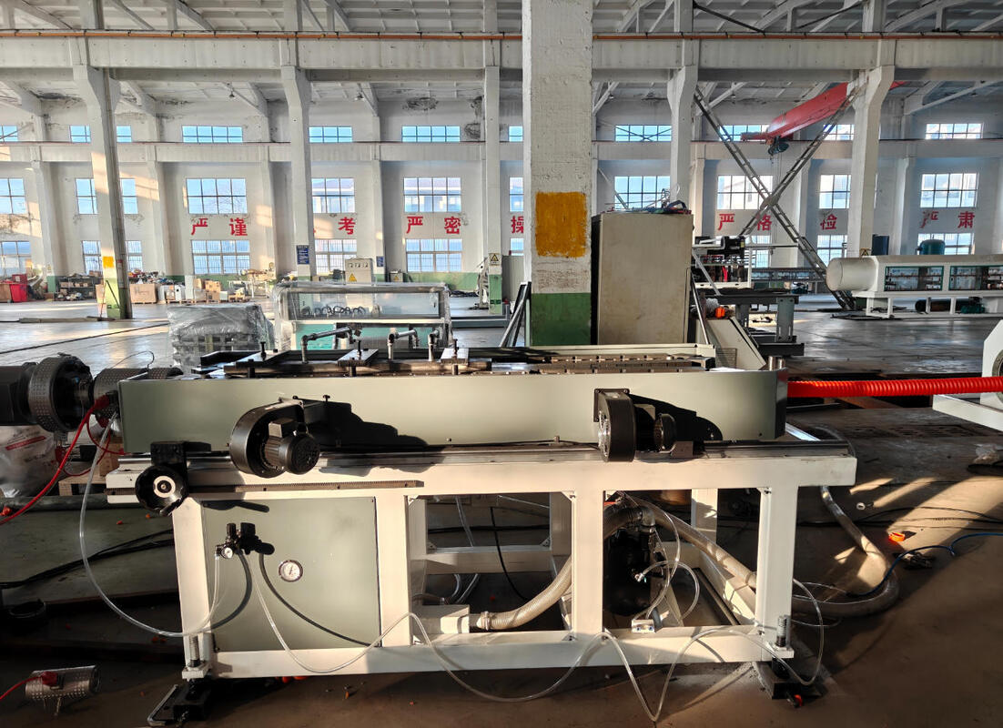 Ligne d'extrusion de tuyaux ondulés à double paroi avec composants électriques principaux Siemens et moule en alliage d'aluminium pour la production de tuyaux DWC