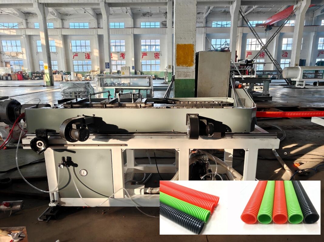 Ligne d'extrusion de tuyaux ondulés à paroi simple avec contrôle PLC, manchon d'eau en acier de haute qualité et électricien principal Siemens/Schneider
