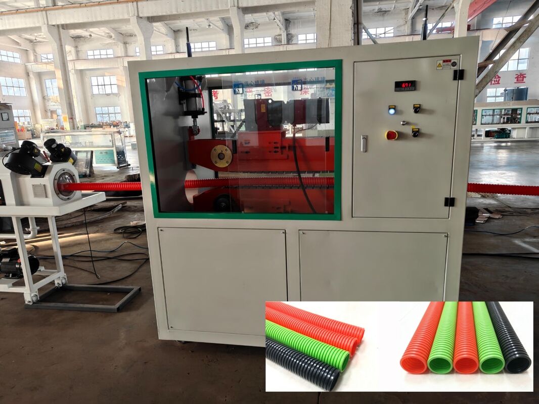 Ligne d'extrusion de tuyaux ondulés à paroi simple avec électrotechnique principale Siemens Schneider, matériau de canon 38CrMoAlA et télécommande PLC