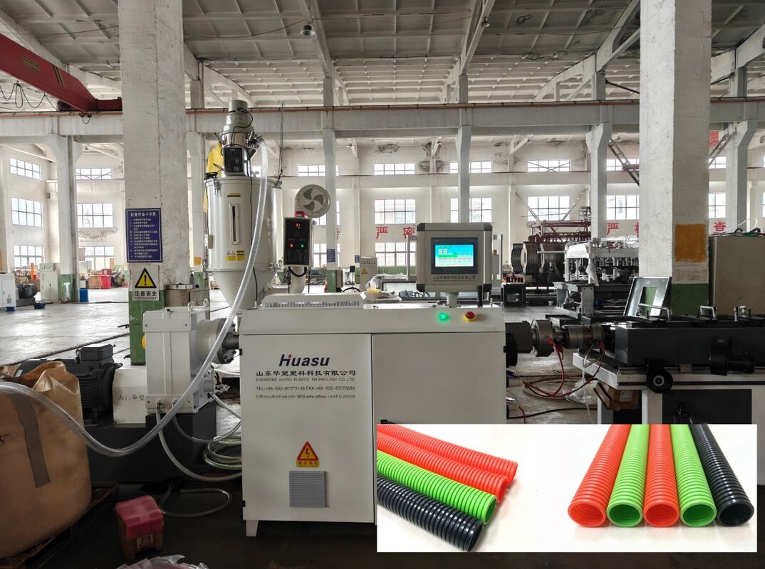Ligne d'extrusion de tuyaux ondulés à paroi simple avec télécommande PLC et manchon d'eau en acier de haute qualité pour l'extrusion de tuyaux en plastique