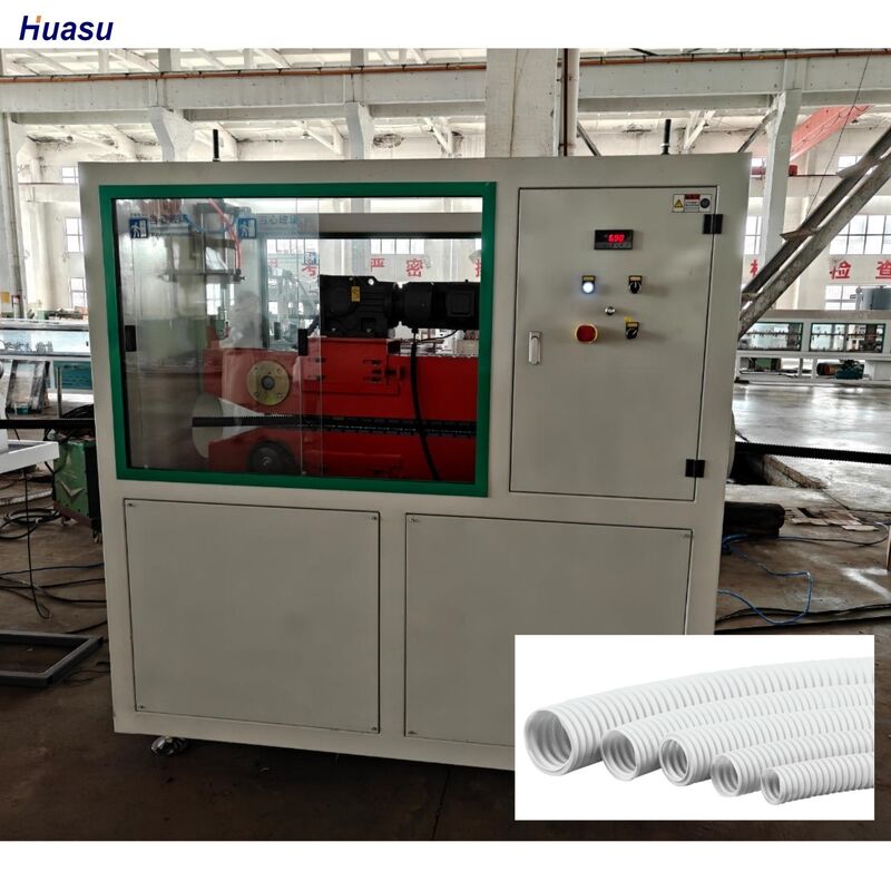 Ligne d'extrusion de tuyaux ondulés à paroi simple contrôlée par PLC, dotée d'un matériau de vis 38crmoala et d'un jeu de formeuses pour le fonctionnement
