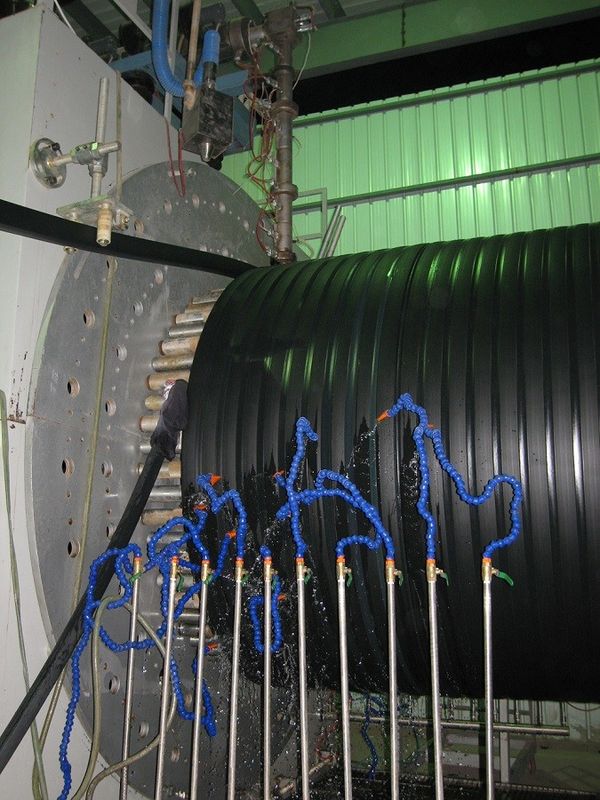 La machine d'expulsion de tuyau de spirale de mur de creux de grand diamètre/PE a ridé la ligne d'extrusion de tuyau