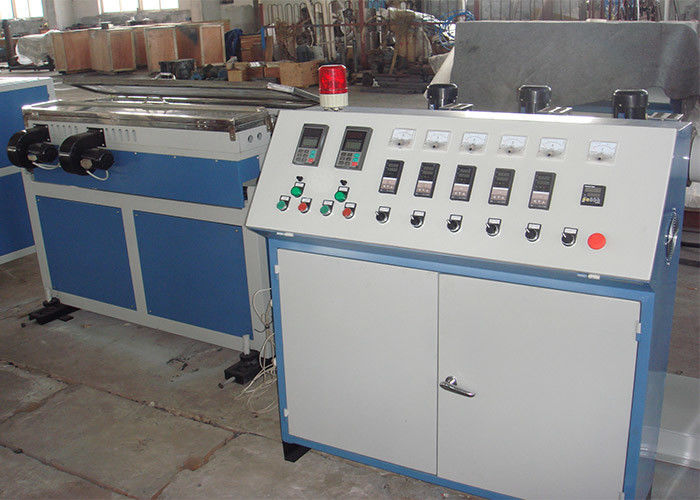 Le PE pp du HDPE en plastique PPR de tuyau de PVC CPVC d'UPVC arrosent la chaîne de production d'extrusion de tube de tuyau de tuyau de tube isolant